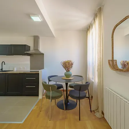 Apartment Modern Center