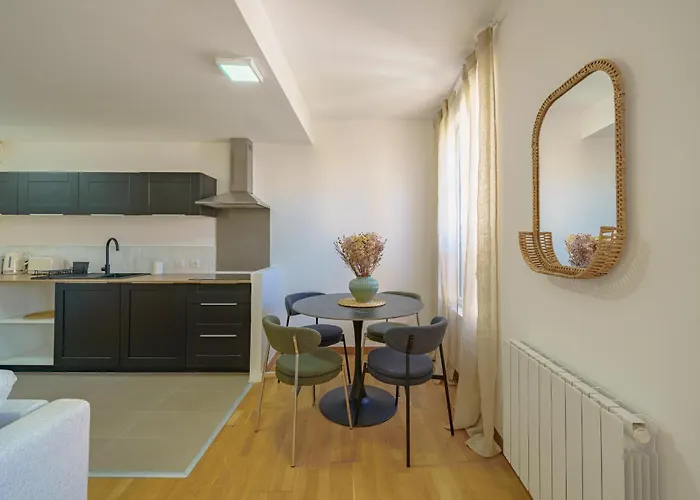 Apartment Modern Center